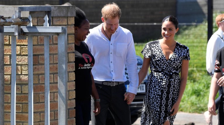 Χέρι - χέρι ο Χάρι και η Μέγκαν στην Αφρική μαζί με τον Άρτσι [Eικόνες]