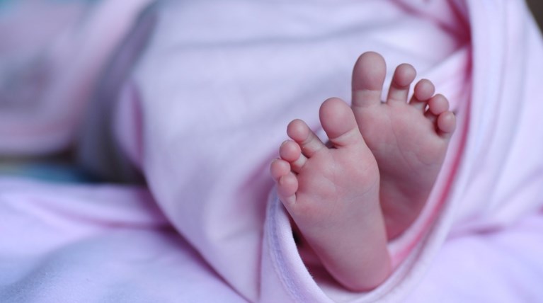 Σοκαριστικά στοιχεία για τo κύκλωμα παράνομων υιοθεσιών και εμπορίας ωαρίων
