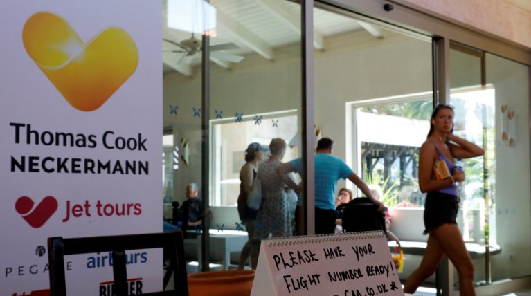 Η Thomas Cook πτώχευε και τα μεγαλοστελέχη της θησαύριζαν