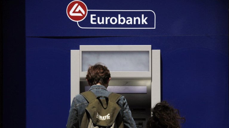 Eurobank: Απορροφά το κόστος ανάληψης μετρητών από ΑΤΜ άλλης τράπεζας