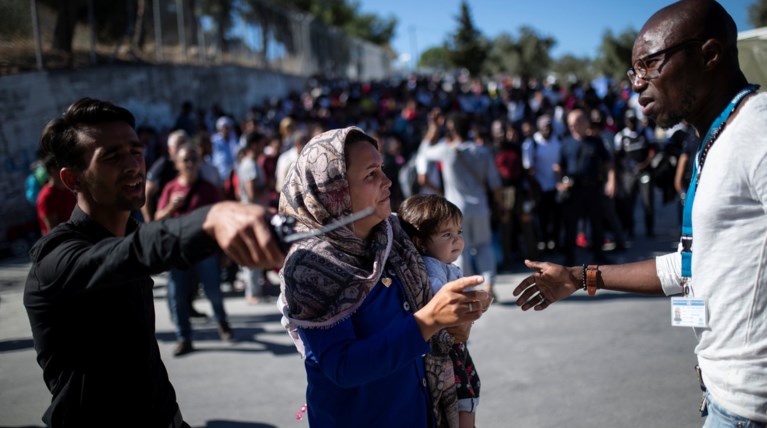 Καθιστική διαμαρτυρία 200 γυναικών προσφύγων στη Μόρια