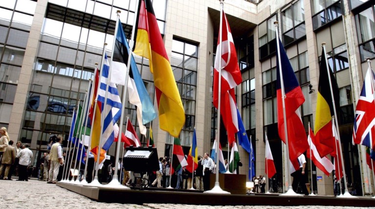 Δύο νέους υποψήφιους Επιτρόπους στέλνει η Ρουμανία