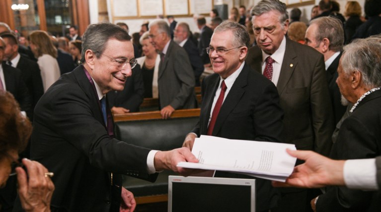 Ντράγκι: Οι πολιτικοί να διδαχθούν από τα μαθήματα του παρελθόντος