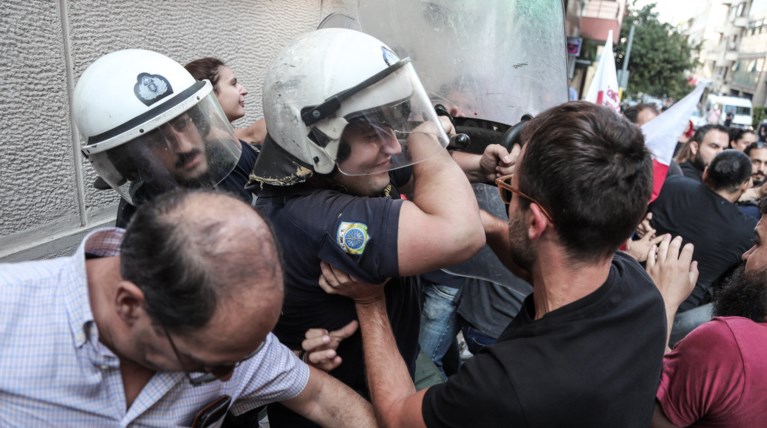 Αντιδρούν οι συμβολαιογράφοι μετά τα επεισόδια στο Κολωνάκι