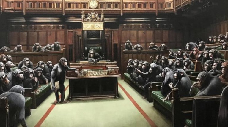 11,1 εκατ. ευρώ για το κοινοβούλιο χιμπατζήδων του Banksy