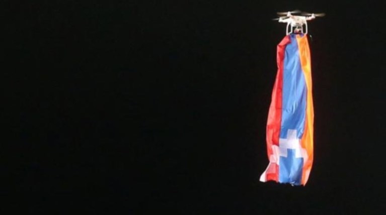 Εισβολή drone με... σημαία Αρτσαχ σε αγώνα του Europa League
