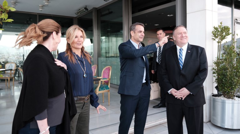 Πρωϊνό Πομπέo με Μητσοτάκη και μετά στη Μητρόπολη [Eικόνες]