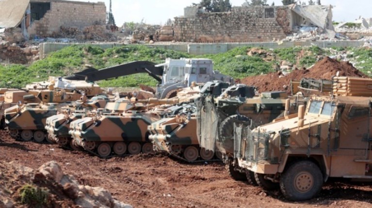 Τουρκία: Στρατιώτες και άρματα προς τα σύνορα με τη Συρία