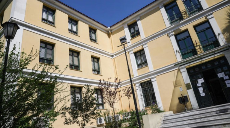Ελεύθερη μετά από έφεση η 20χρονη που σκότωσε το παιδί της
