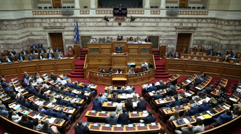 H Novartis μετατρέπει το πολιτικό σκηνικό σε κινούμενη άμμο
