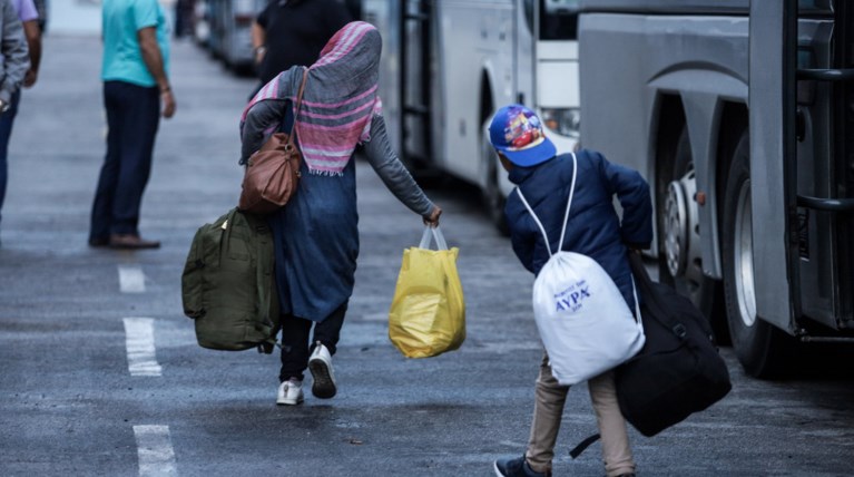 Στην Ελευσίνα το «Ικαρία» με 389 πρόσφυγες από τη Σύμη