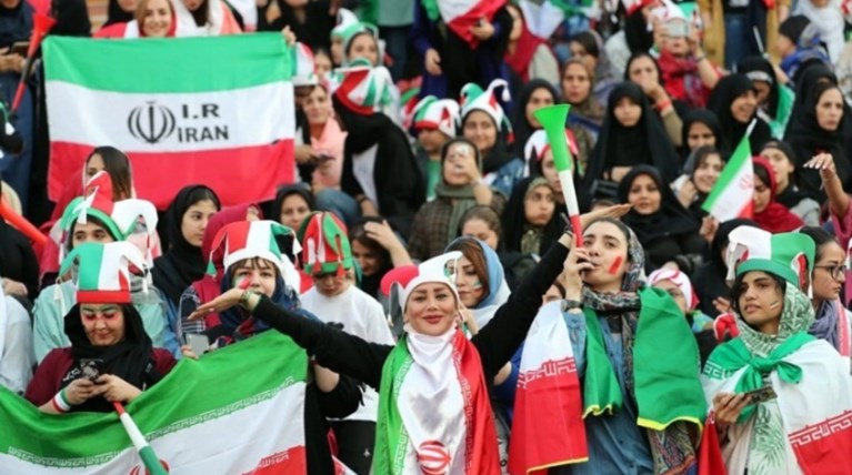 Ιράν: Οι γυναίκες μπήκαν στις εξέδρες και η εθνική το γιόρτασε με 14 γκολ