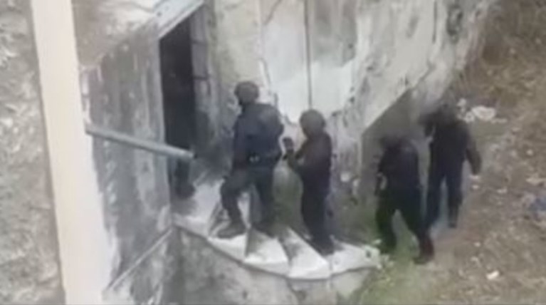 Επιχείρηση σε κτίριο-καβάτζα ναρκωτικών απέναντι από την ΑΣΟΕΕ