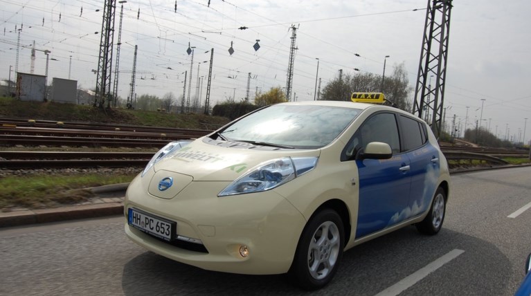 354.000 χλμ με ηλεκτρικό ταξί και μια... μπαταρία