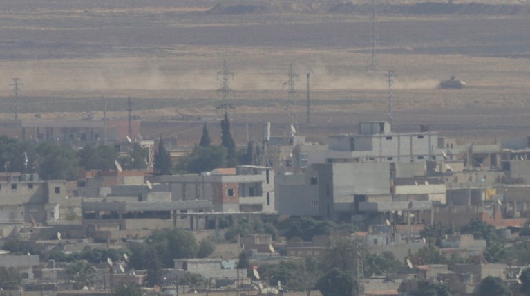 Συρία: Επίδειξη δύναμης από αμερικανικό πολεμικό αεροσκάφος