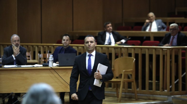 Προκλητική σιωπή Κασιδιάρη για τον Χίτλερ και τις σβάστικες