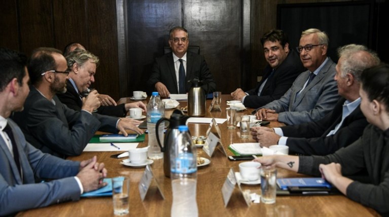 Συμφωνία στη διακομματική για την ψήφο των αποδήμων