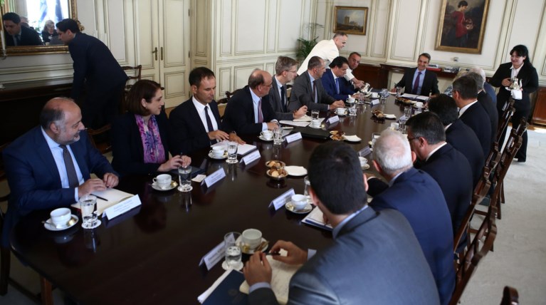 Δέσμευση τραπεζών σε Μητσοτάκη για επανεξέταση των χρεώσεων