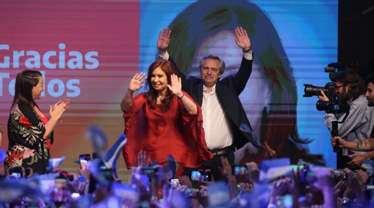 H επιστροφή των περονιστών στην Αργεντινή - Νίκη του Αλμπέρτο Φερνάντες