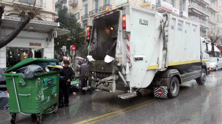 Θανάσιμος τραυματισμός ηλικιωμένης από απορριματοφόρο στη Θεσσαλονίκη