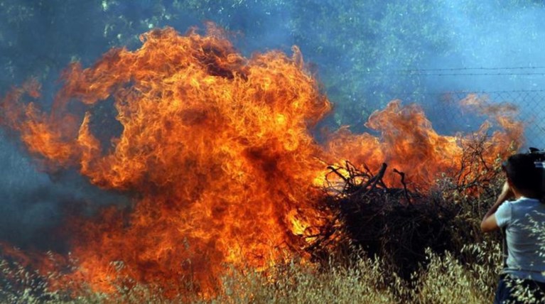 Ισχυρές επίγειες και εναέριες δυνάμεις στη φωτιά στο Κακοτάρι Ηλείας