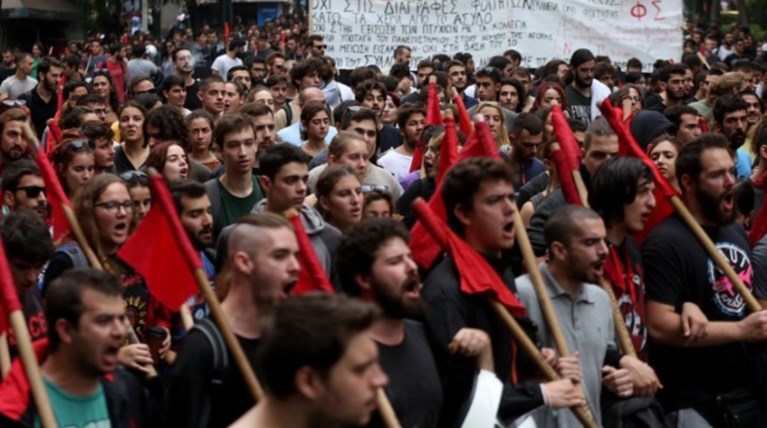 Ασφυξία στο κέντρο της Αθήνας, σε εξέλιξη συγκεντρώσεις