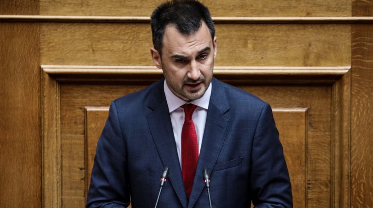Χαρίτσης για προνακριτική για Novartis: Θεσμική εκτροπή