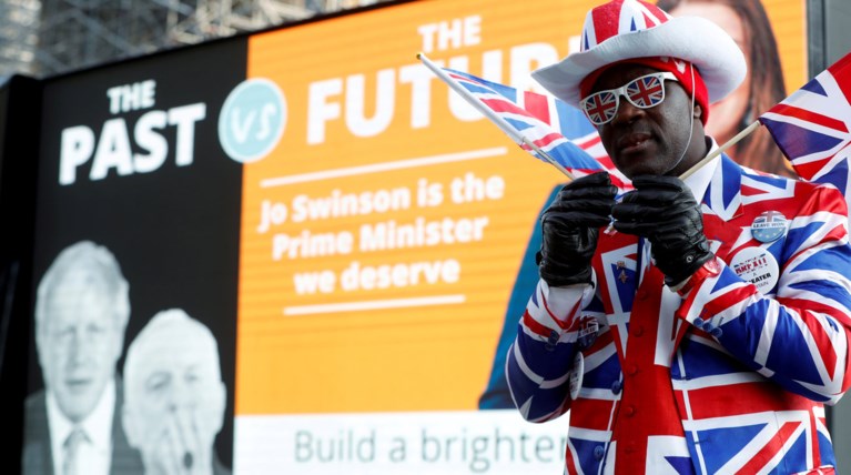 Σε προεκλογική τροχιά τα κόμματα- Τα συνθήματα & οι καμπάνιες