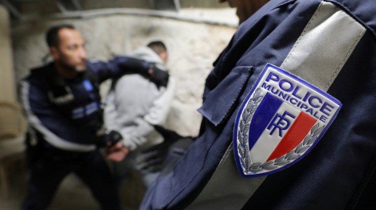 Γαλλία: Τριάντα ένας Πακιστανοί βρέθηκαν κρυμμένοι μέσα σε φορτηγό