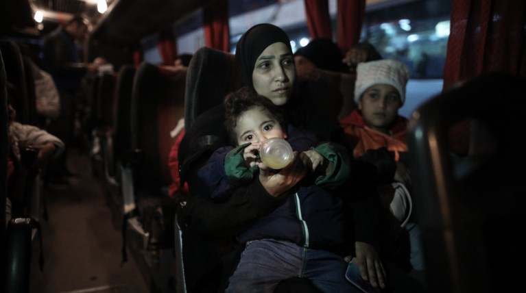 Στον Πειραιά 197 πρόσφυγες, αντιδράσεις στην ενδοχώρα