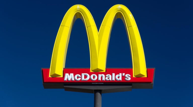 Τα McDonald's απέλυσαν CEO λόγω σχέσης του με υπάλληλο