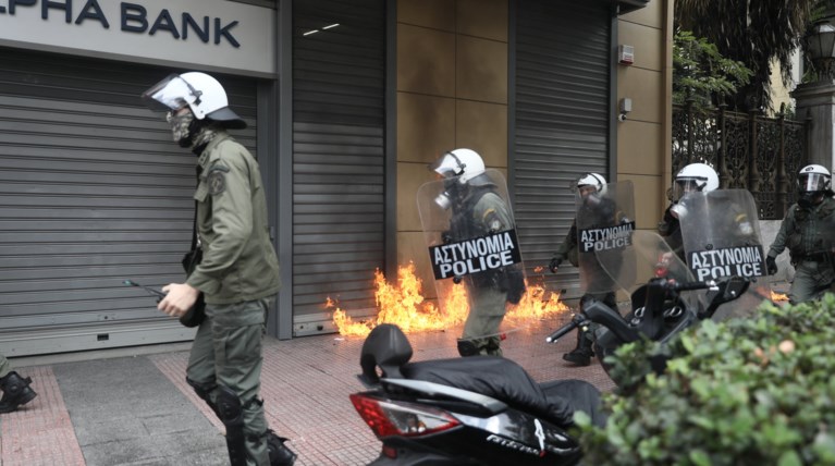 Ενταση στην πορεία των μαθητών στην Αθήνα, χημικά και μολότοφ