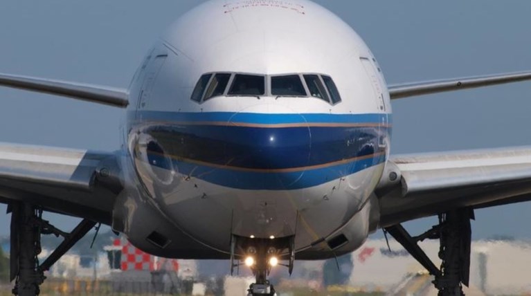 Αναγκαστική προσγείωση Boeing 777 στη Μόσχα με 488 επιβάτες