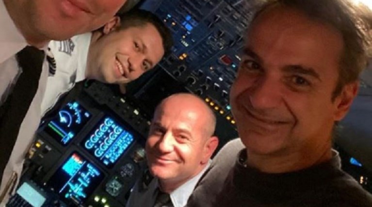Η selfie του Κυριάκου Μητσοτάκη με τους πιλότους