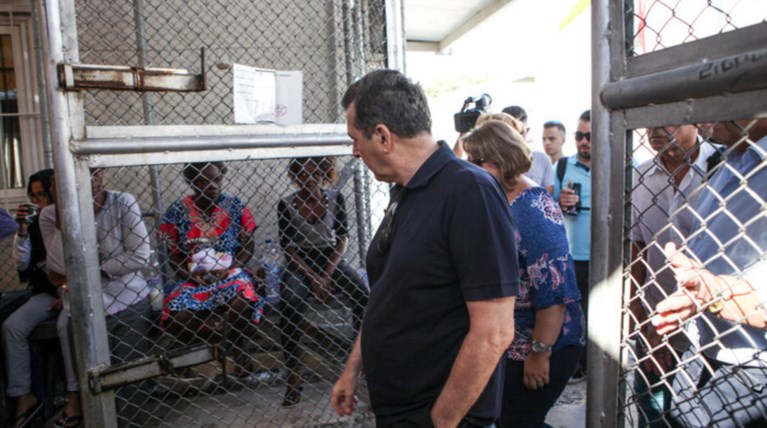 Χρυσοχοϊδης: «Πέρα από κάθε δυνατότητα διαχείρισης το προσφυγικό»