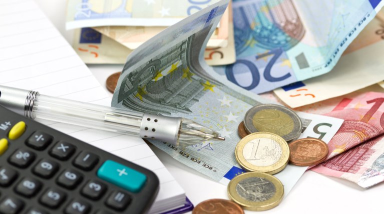 Φορολογικό νομοσχέδιο: Τι αλλάζει σε αφορολόγητο και e-πληρωμές