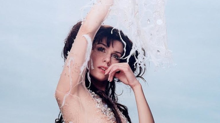 Εμμα Σάπλιν: «Κάθε άνθρωπος έχει ένα λόγο να τον ερωτευθείς»