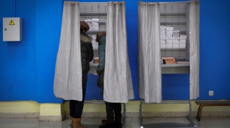 Ισπανία:Νίκη με απώλειες για τους σοσιαλιστές,η ακροδεξιά διπλασιάζει έδρες