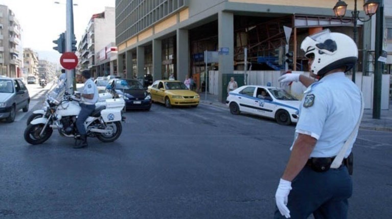 Κυκλοφοριακό έμφραγμα στην Αθήνα - άνοιξε το Μετρό «Σύνταγμα»