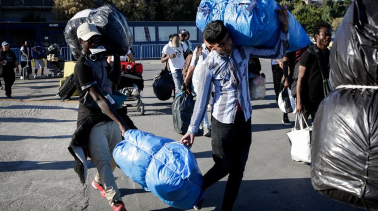 Στον Πειραιά 367 πρόσφυγες και μετανάστες από τη Μυτιλήνη