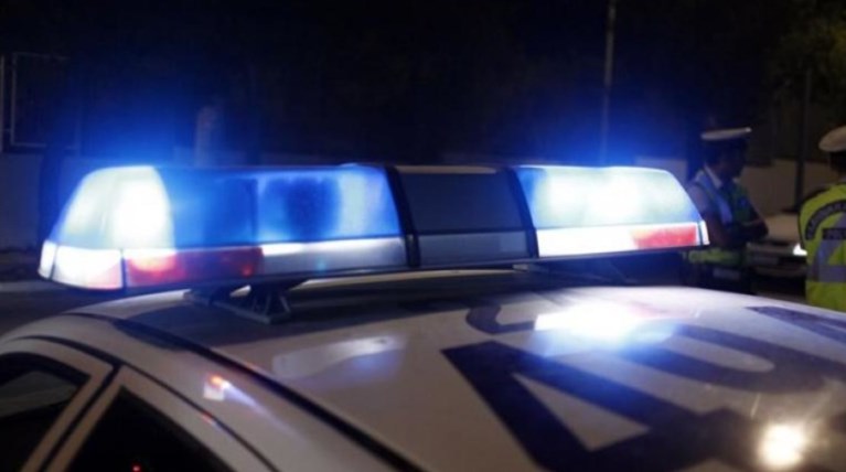 Εισβολή με ΙΧ στο «Πλαίσιο» στο Περιστέρι