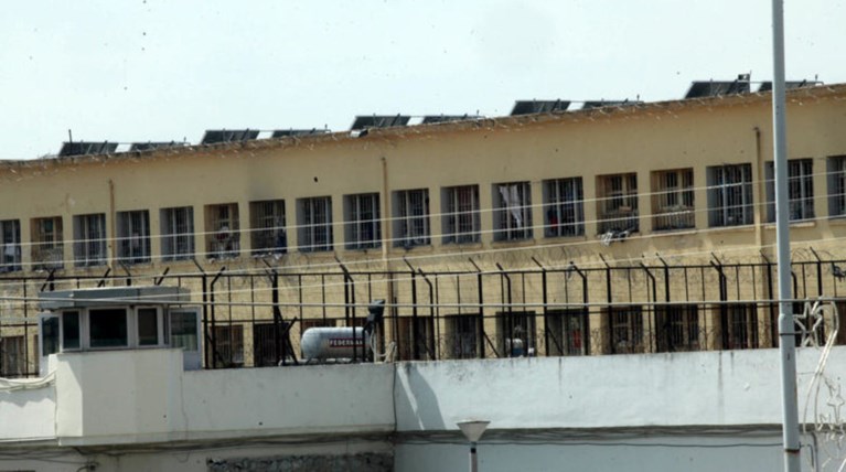 Νέα έρευνα στον Κορυδαλλό: Ναρκωτικά, μαχαίρι και κινητά