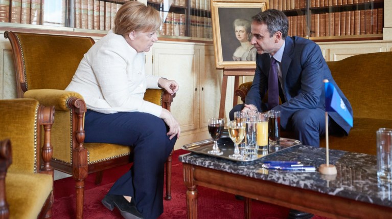 Τηλεφωνική επικοινωνία Μητσοτάκη-Μέρκελ για το προσφυγικό