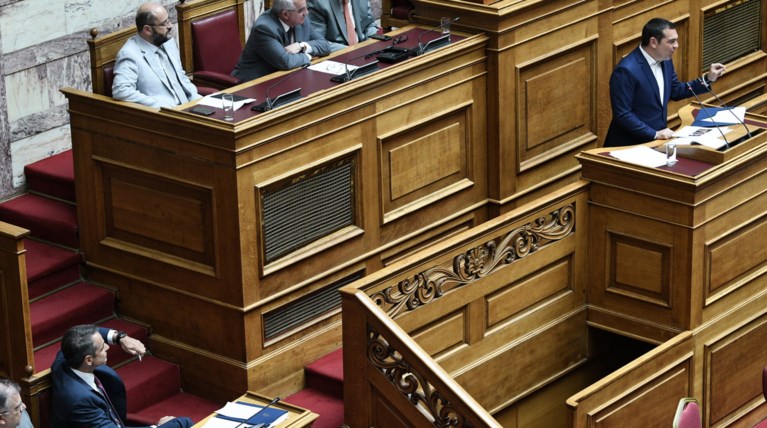 Αναμέτρηση Μητσοτάκη-Τσίπρα την Παρασκευή στη Βουλή