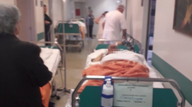 Μια εφημερία στο Αττικόν: Ράντζα και πολύωρη αναμονή στα Επείγοντα