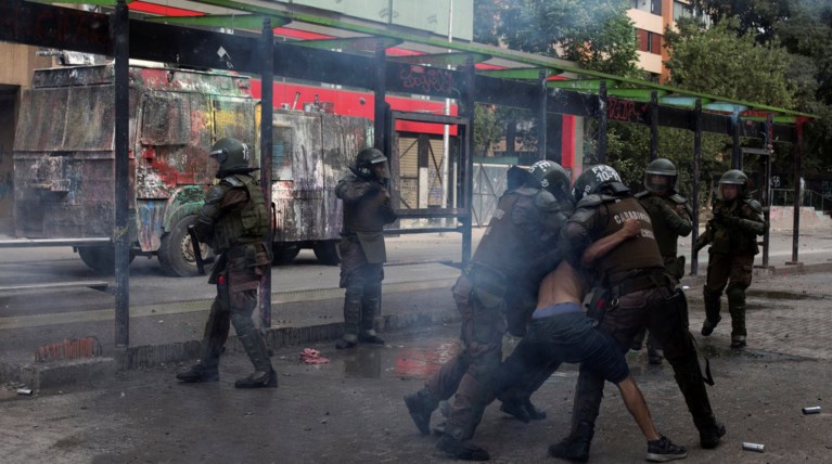 Νέα σοβαρά επεισόδια και εμπρησμοί στη Χιλή