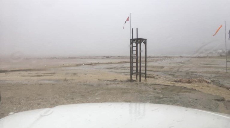 Σάρωσε δρόμους και σπίτια η πλημμύρα στη Θάσο - Ζημιές και στη Χαλκιδική
