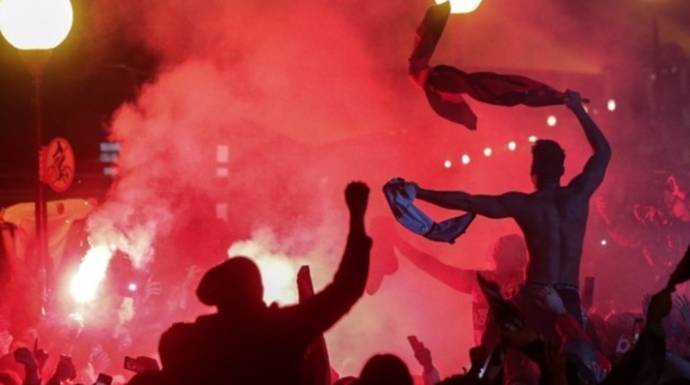 Ξέφρενα πανηγύρια στο Ριο παρά την καταρρακτώδη βροχή