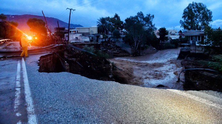 «Γηρυόνης»: Πώς θα κινηθεί η κακοκαιρία τις επόμενες ώρες - Χάρτες