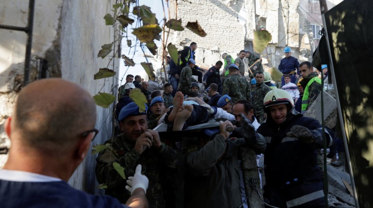 Αλβανία: «Ο σεισμός δεν σταματούσε, άρπαξα το χέρι της γυναίκας μου...»